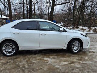 2013 Toyota Corolla XI (E160, E170, E180), белый, 1030000 рублей, вид 2