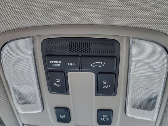 2020 Kia Carnival III, белый, 3700000 рублей - вид 34
