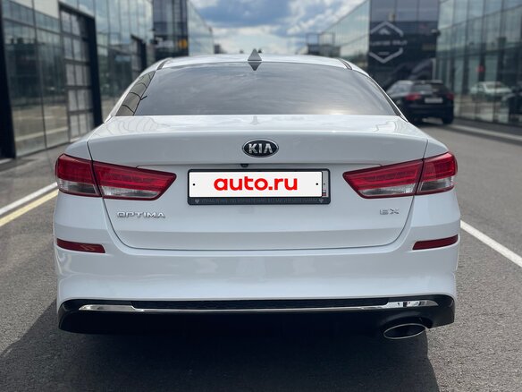 2017 Kia Optima IV, белый, 1900000 рублей - вид 4