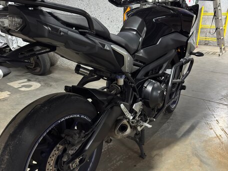 2018 Yamaha MT-09 Tracer (FJ-09), серый, 915000 рублей, вид 4