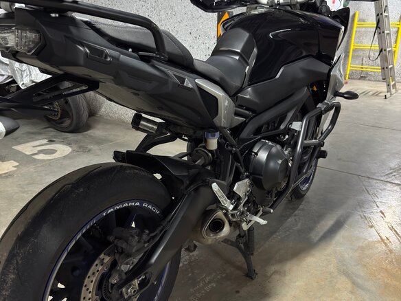 2018 Yamaha MT-09 Tracer (FJ-09), серый, 915000 рублей - вид 3