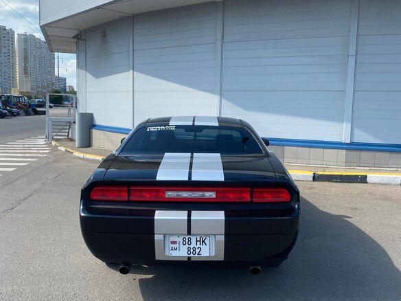 2010 Dodge Challenger III, чёрный, 2699999 рублей - вид 5