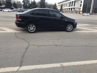 2013 Volkswagen Polo V, чёрный, 700000 рублей, вид 3