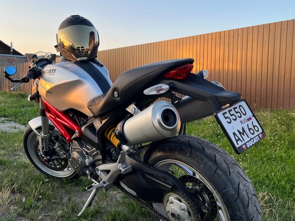 2009 Ducati Monster 1100, серый, 750000 рублей - вид 5