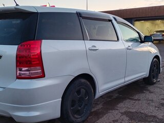 2005 Toyota Wish I, белый, 950000 рублей, вид 5
