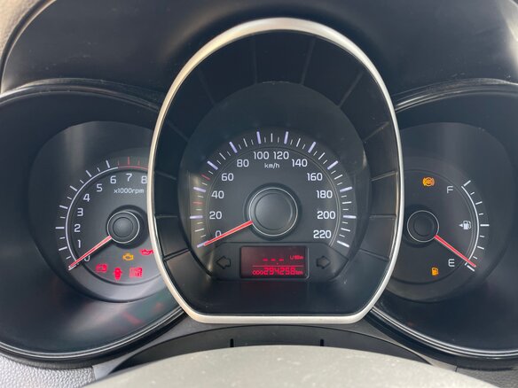 2013 Kia Rio 5-speed III, бежевый, 550000 рублей - вид 9