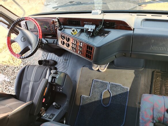 2000 Mercedes-Benz Actros, красный, 2000000 рублей - вид 21