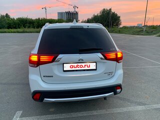 2018 Mitsubishi Outlander III Рестайлинг 2, белый, 2449000 рублей, вид 3
