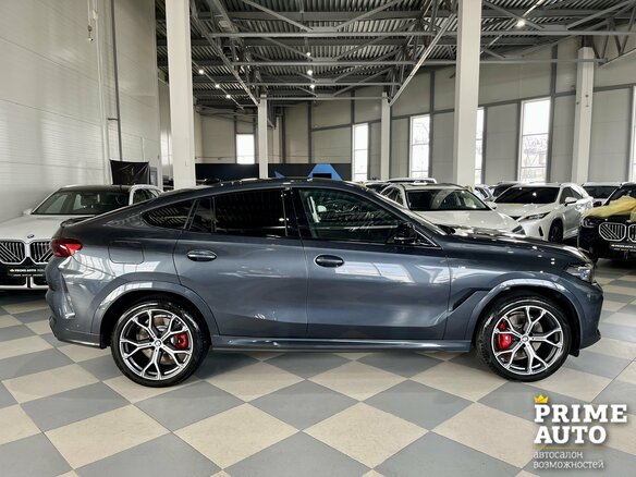 2021 BMW X6 40i III (G06), серый, 8819000 рублей - вид 3