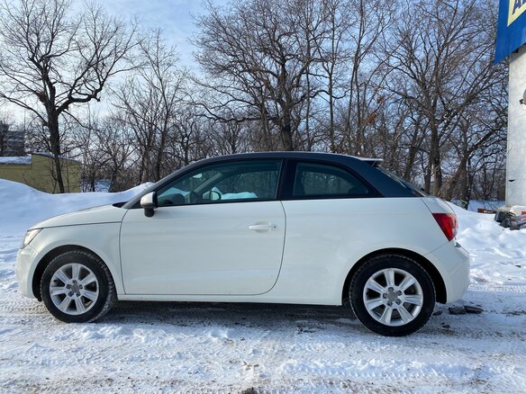 2010 Audi A1 I (8X), белый - вид 4