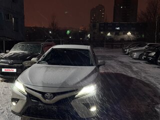 2020 Toyota Camry VIII (XV70) Рестайлинг, белый, 3100000 рублей, вид 2