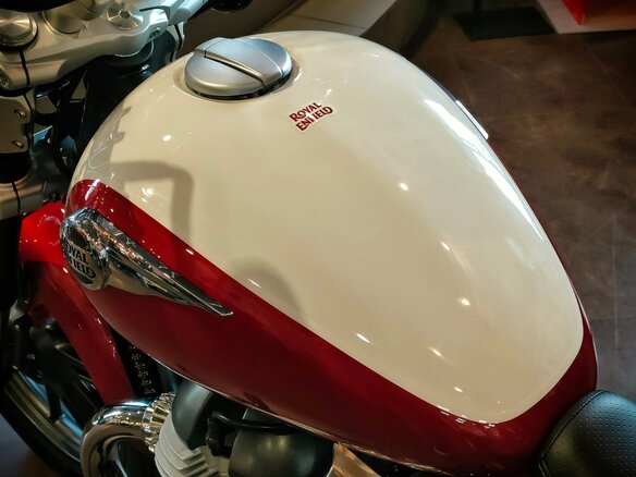 2026 Royal Enfield Super Meteor, красный, 792000 рублей - вид 9