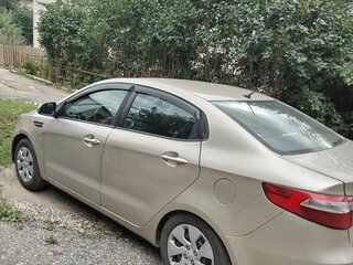 2014 Kia Rio 6-speed III, бежевый, 800000 рублей, вид 3
