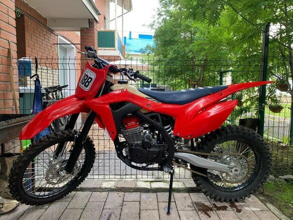 2023 BSE Z6, красный, 180000 рублей
