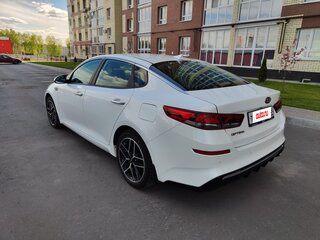 2019 Kia Optima IV Рестайлинг, белый, 2050000 рублей, вид 3