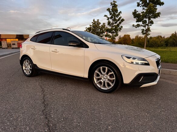2016 Volvo V40 Cross Country I Рестайлинг, белый, 1800000 рублей - вид 7