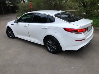 2019 Kia Optima IV Рестайлинг, белый, 1520000 рублей, вид 5