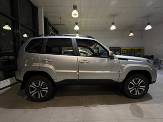 2026 Lada (ВАЗ) Niva Travel I Рестайлинг, серый, 1829000 рублей, вид 3