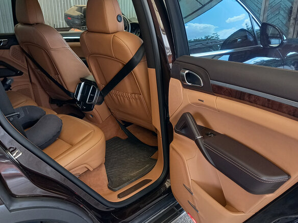 2015 Porsche Cayenne S E-Hybrid II Рестайлинг (958), коричневый, 4000000 рублей - вид 17
