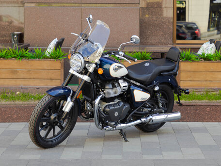 2026 Royal Enfield Super Meteor, синий, 783000 рублей, вид 1