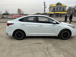 2018 Hyundai Solaris II, белый, 1500000 рублей, вид 2