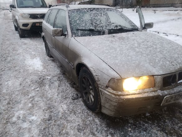 1998 BMW 3 серии 318i III (E36), серебристый
