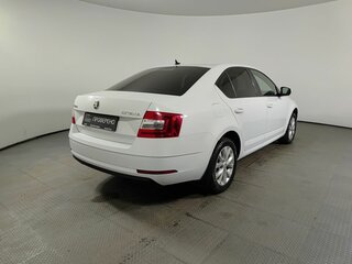 2019 Skoda Octavia III (A7) Рестайлинг, белый, 1570000 рублей, вид 5