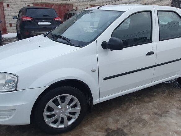 2010 Renault Logan I Рестайлинг, белый, 427000 рублей - вид 3