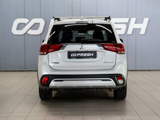 2019 Mitsubishi Outlander III Рестайлинг 3, белый, 1889000 рублей, вид 4