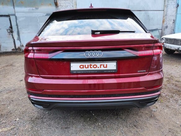 2020 Audi Q8 45 TDI I (4M), красный, 7200000 рублей - вид 4