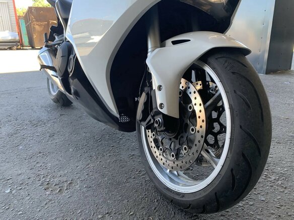 2010 Honda VFR 1200, белый - вид 5
