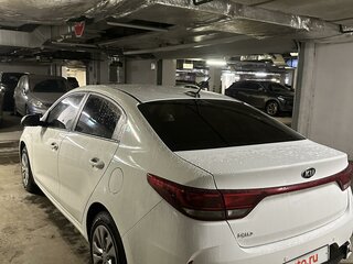 2020 Kia Rio IV Рестайлинг, белый, 1950000 рублей, вид 3