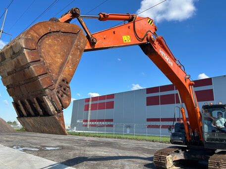 2021 Hitachi ZX200, оранжевый, 8200000 рублей, вид 2