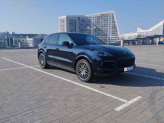 2021 Porsche Cayenne E-Hybrid III, синий, 6500000 рублей, вид 2
