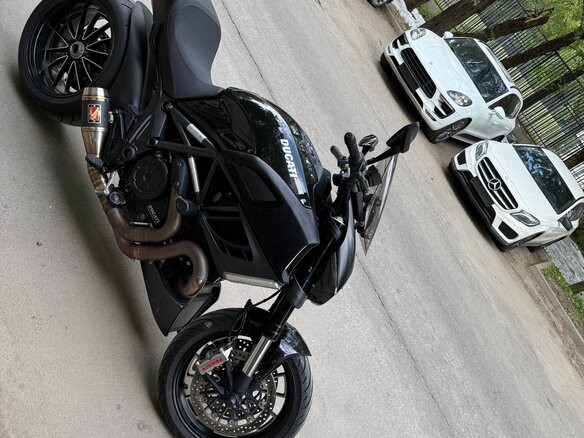 2011 Ducati Diavel, чёрный, 1100000 рублей - вид 2