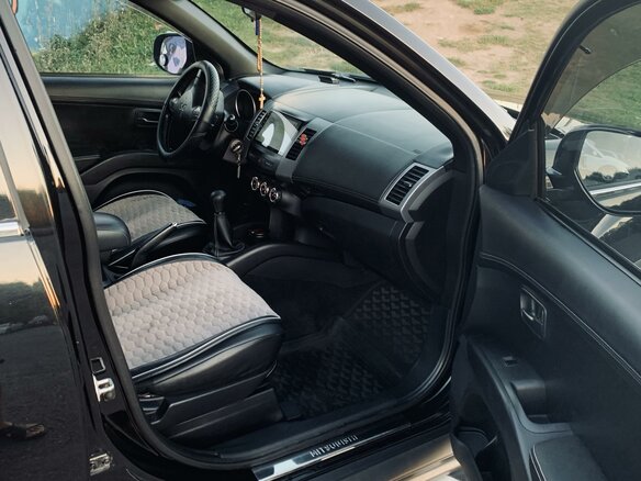 2009 Mitsubishi Outlander II Рестайлинг, чёрный, 1550000 рублей - вид 10