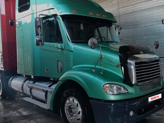 2004 Freightliner Columbia, зелёный, 750000 рублей, вид 1