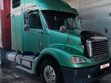 2004 Freightliner Columbia, зелёный, 750000 рублей, вид 1