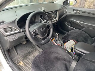 2017 Hyundai Solaris II, белый, 650000 рублей, вид 3