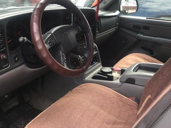 2006 Chevrolet Tahoe II, серый, 1600000 рублей - вид 2