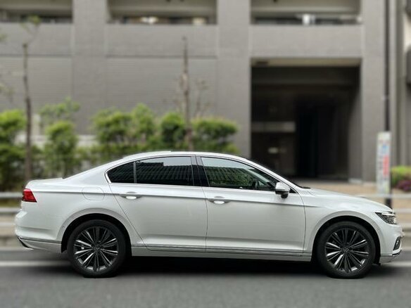 2017 Volkswagen Passat B8, белый, 1595000 рублей - вид 3