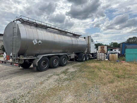 2003 Volvo VNL, белый, 2400000 рублей, вид 3