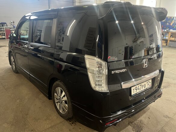 2014 Honda Stepwgn IV Рестайлинг, чёрный, 1650000 рублей - вид 6