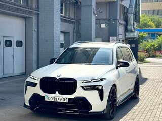2022 BMW X7 M60i I (G07) Рестайлинг, белый, 9999999 рублей, вид 2