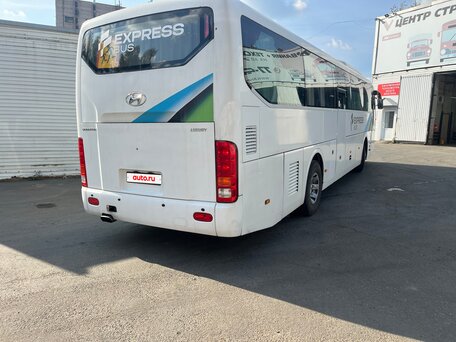 2012 Hyundai Universe, белый, 2100000 рублей, вид 3