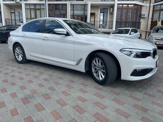 2020 BMW 5 серии 520i VII (G30/G31/G38), белый, 4200000 рублей, вид 4
