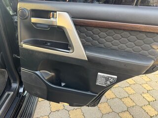 2019 Toyota Land Cruiser 200 Series Рестайлинг 2, чёрный, 10518000 рублей, вид 5