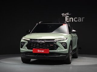 2023 Chevrolet TrailBlazer III Рестайлинг, зелёный, 1710000 рублей, вид 2