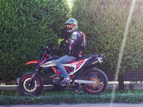 2019 KTM 690 SMC R, белый, 1050000 рублей, вид 3