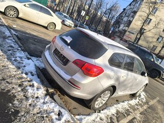 2013 Opel Astra J Рестайлинг, серебристый, 800000 рублей, вид 2